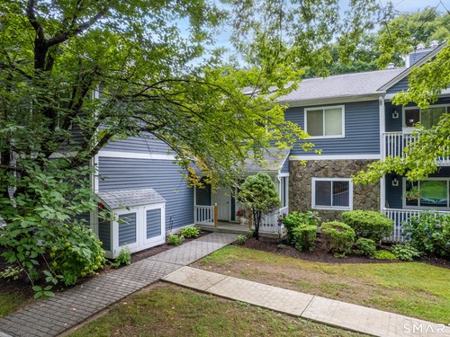  condo home for sale located at 215 Windgate Circle, e, Monroe, CT 06468