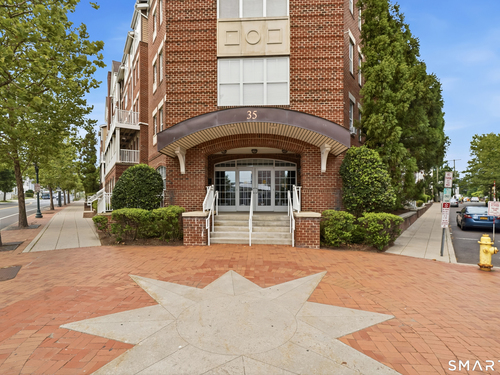  condo home for sale located at 35 West Broad Street, 305, Stamford, CT 06902