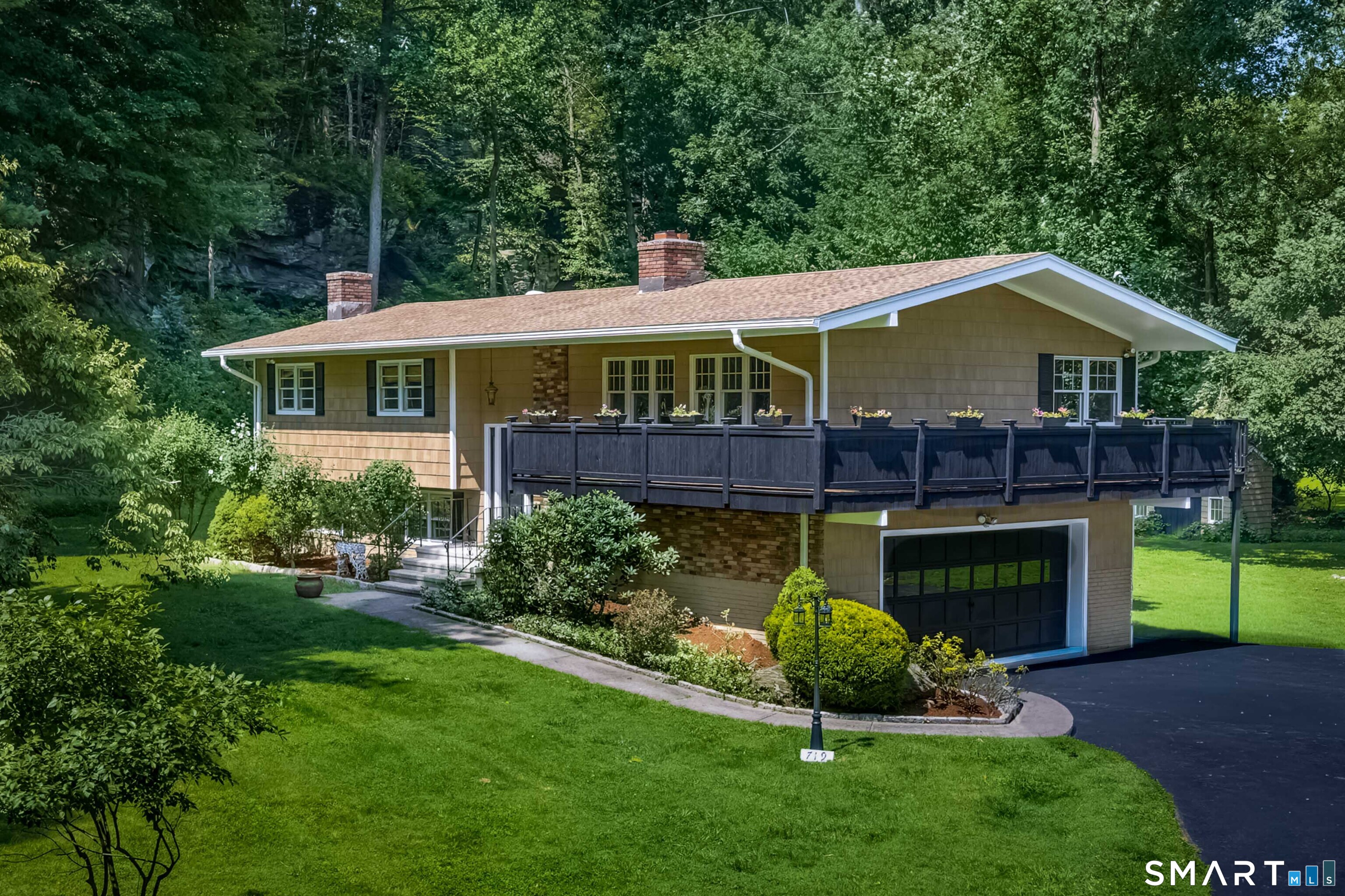 719 Mountain Laurel Road, Fairfield, CT 06824 | For Sale at $995,000