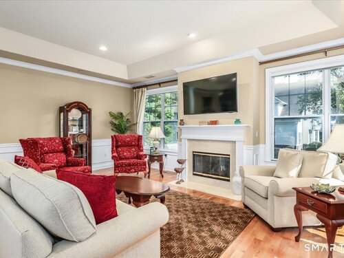  condo home for sale located at 16 Franklin Court, 16, Newtown, CT 06470
