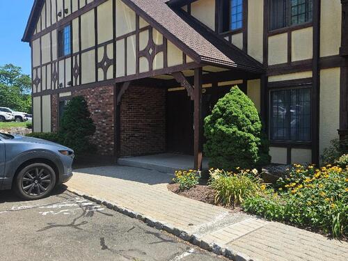  condo home for sale located at 27 Canterbury Road, 27, Bridgeport, CT 06606