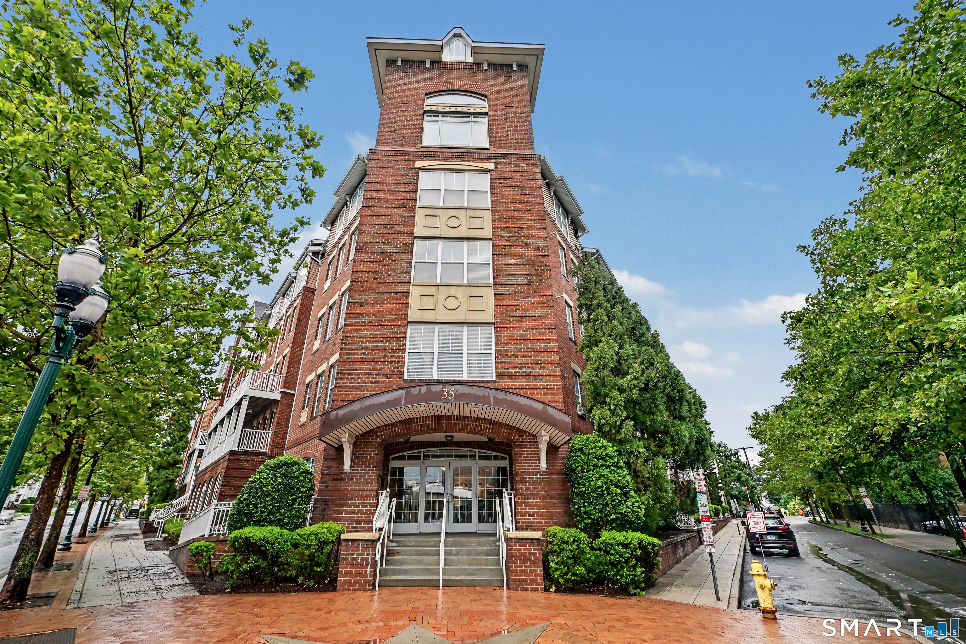 35 West Broad Street, 117, Stamford, CT 06902 | For Sale at $529,000