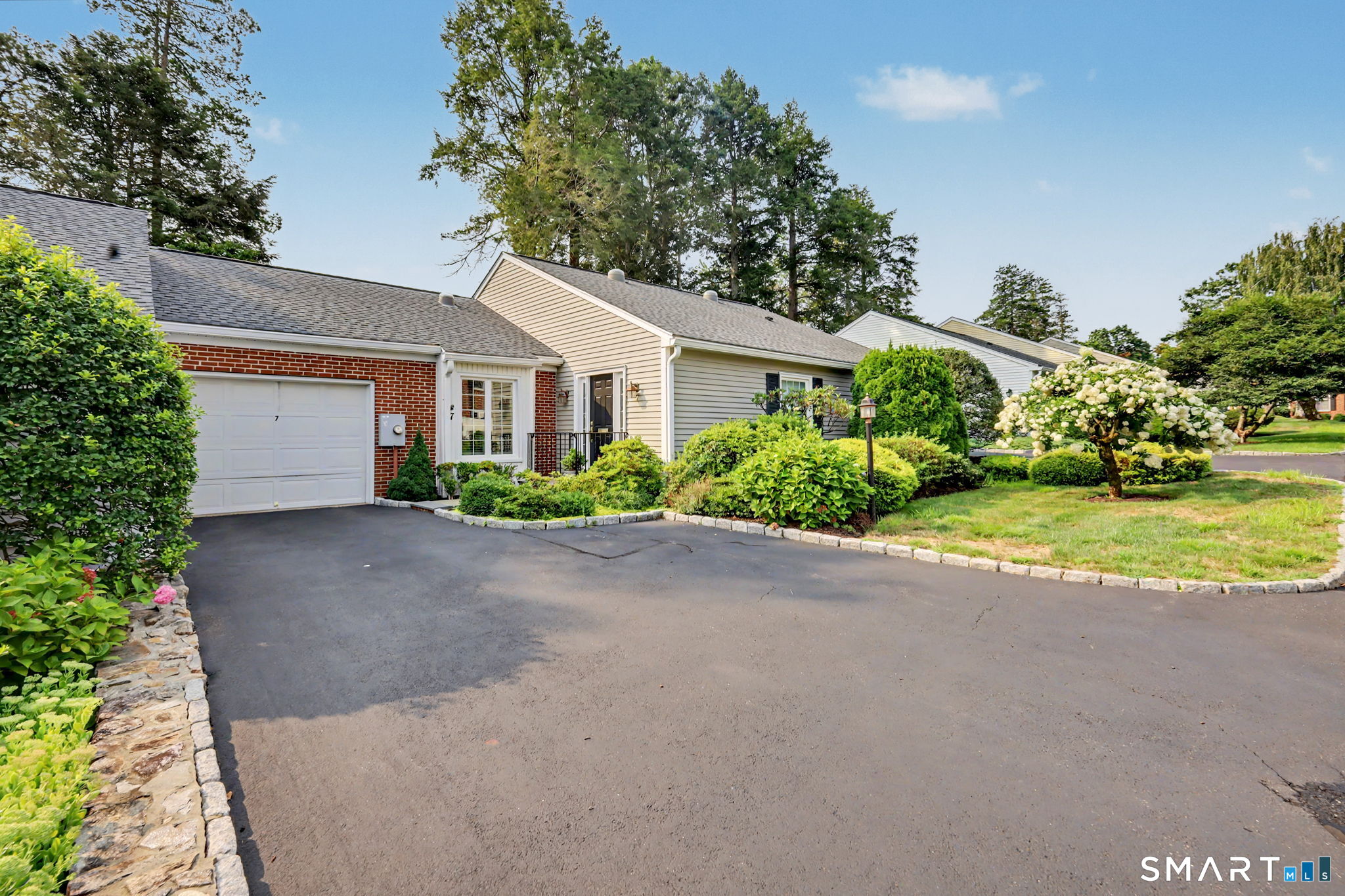 7 Bank Street, 4, New Canaan, CT 06840 | For Sale at $1,399,000
