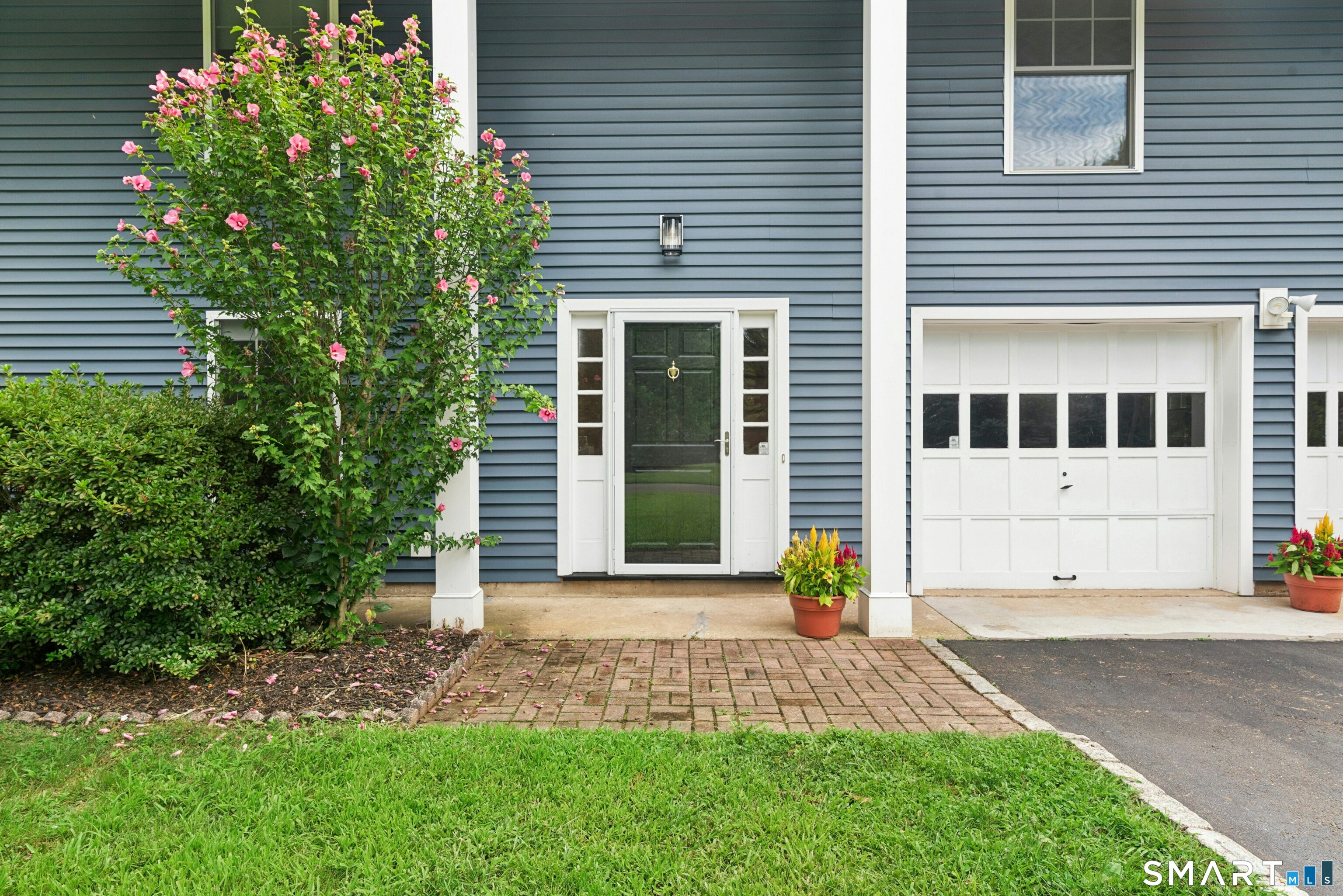 20 Lincoln Drive, New Canaan, CT 06840 | For Sale at $1,249,000