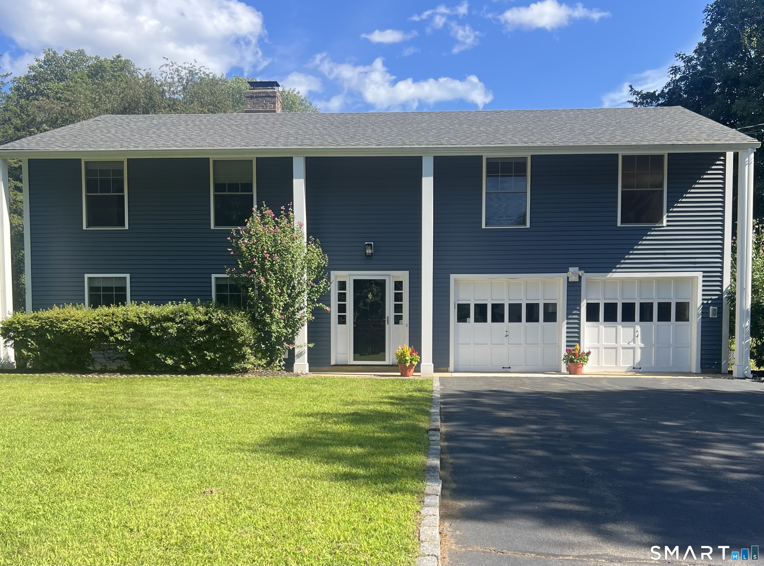 20 Lincoln Drive, New Canaan, CT 06840 | For Sale at $1,249,000