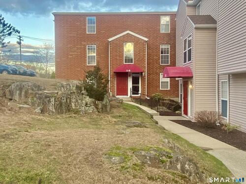  condo home for sale located at 4 Heather Ridge, Shelton, CT 06484