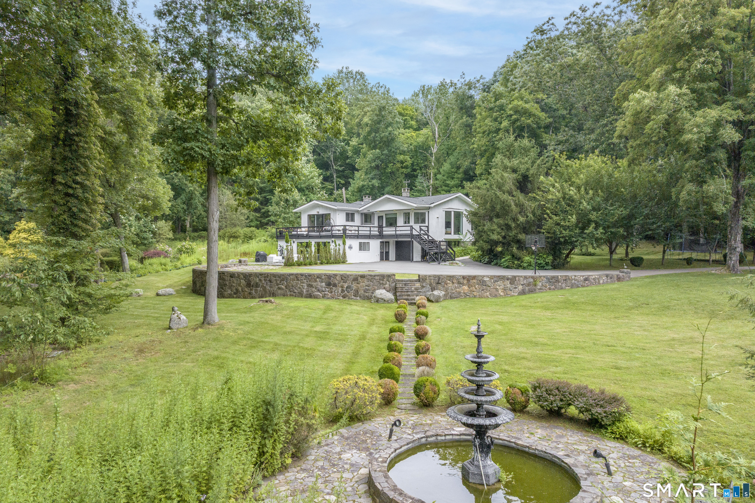 297 Oscaleta Road, Ridgefield, CT 06877 | For Sale at $1,399,000