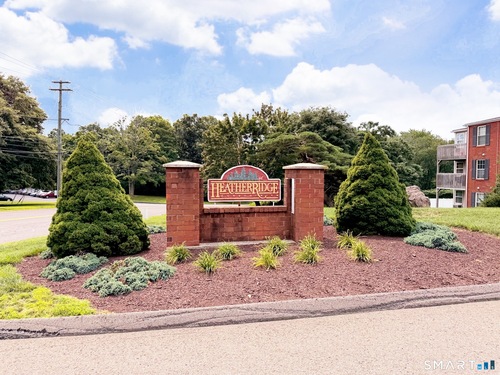  condo home for sale located at 49 Heather Ridge, Shelton, CT 06484