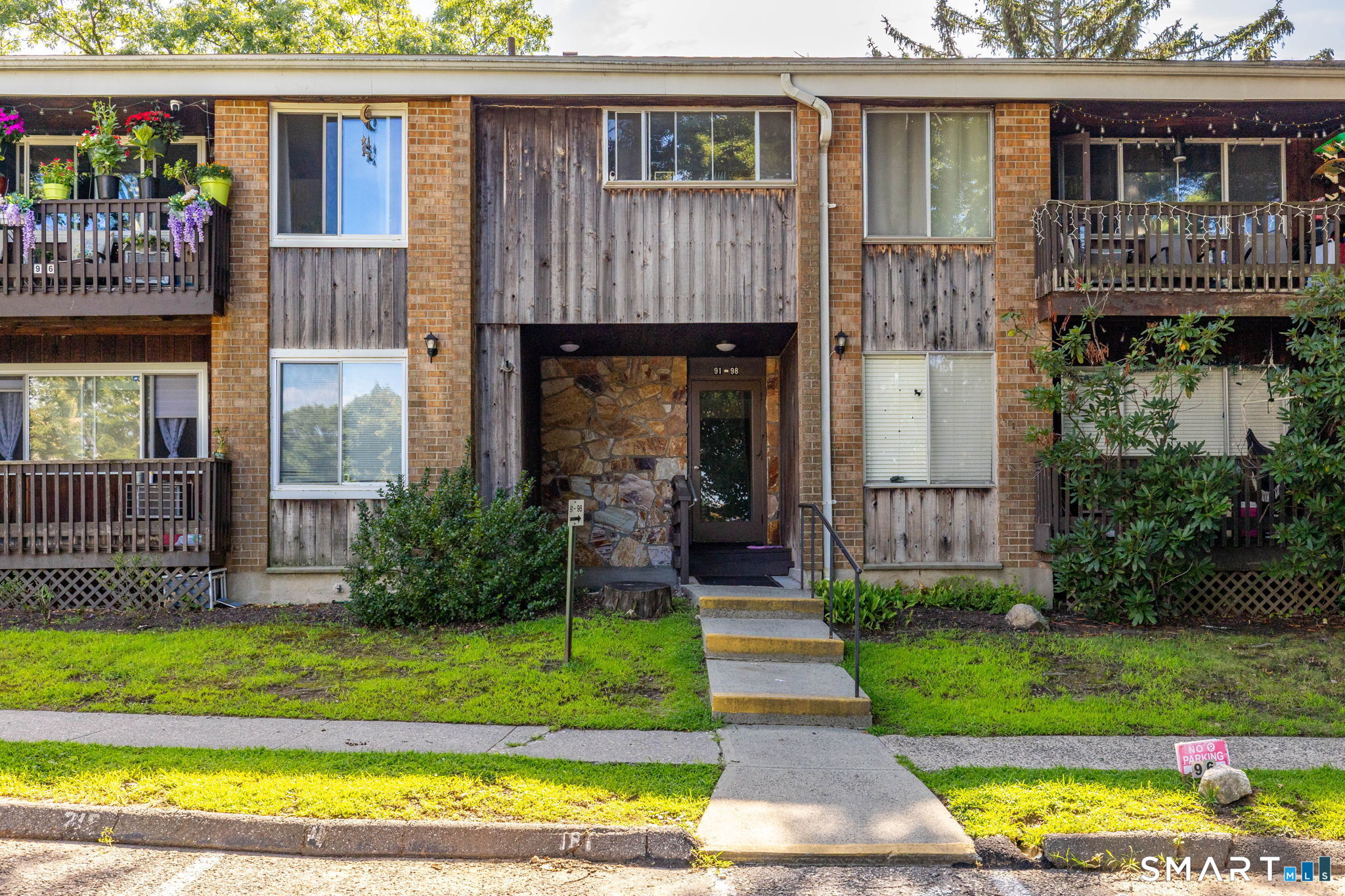 200 Woodmont Avenue, 98, Bridgeport, CT 06606 | For Sale at $185,000