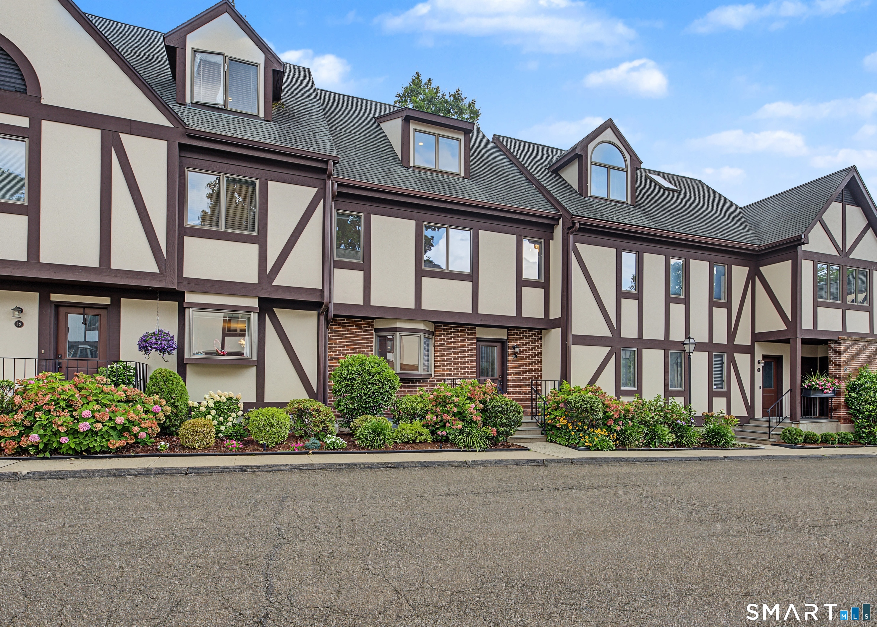 668 Glenbrook Road, 17, Stamford, CT 06906 | For Sale at $699,000