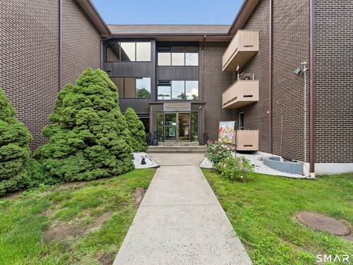  condo home for sale located at 40 California Street, a17, Stratford, CT 06615