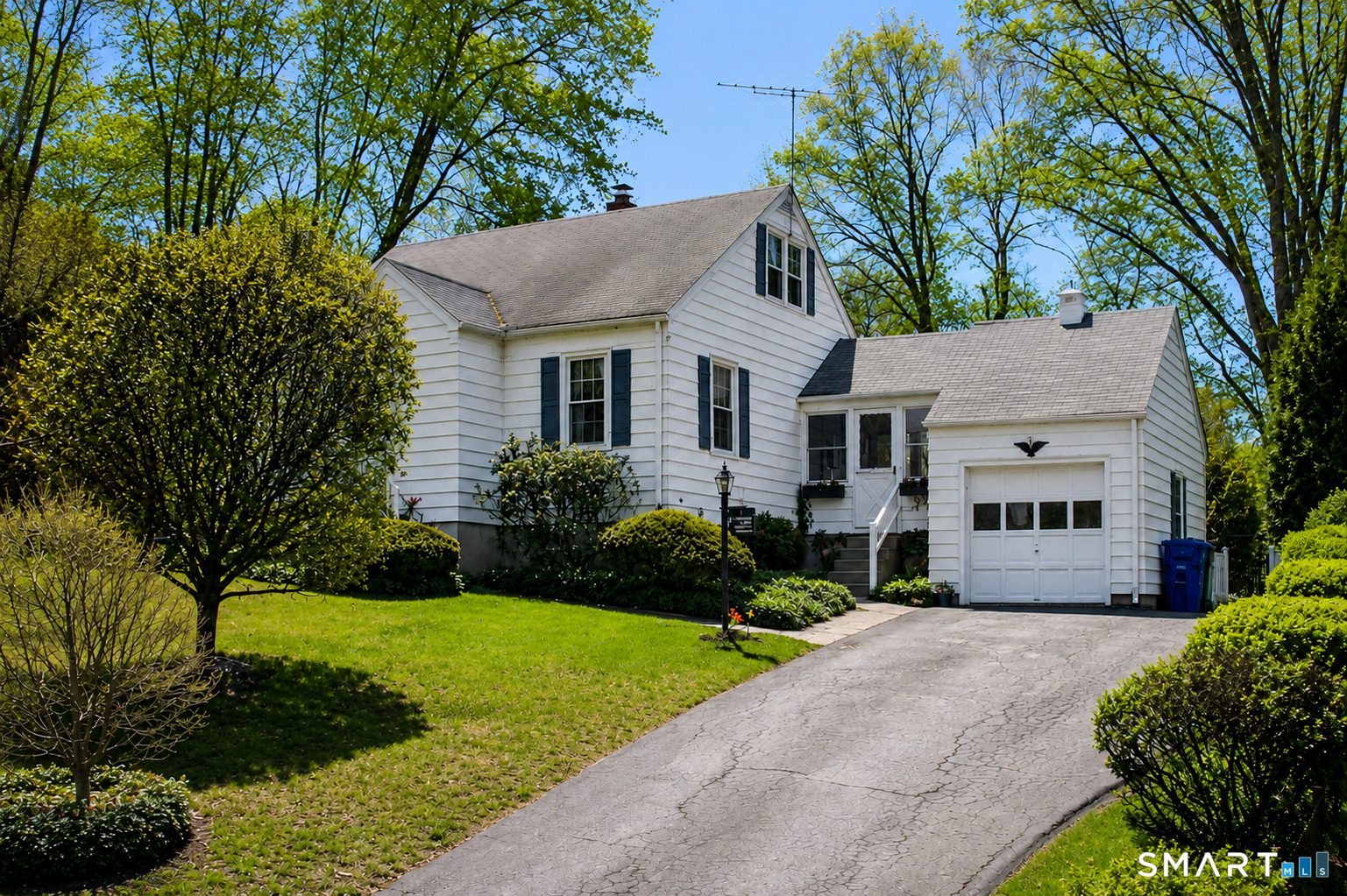 95 Lake Avenue, Trumbull, CT 06611 | For Sale at $399,900