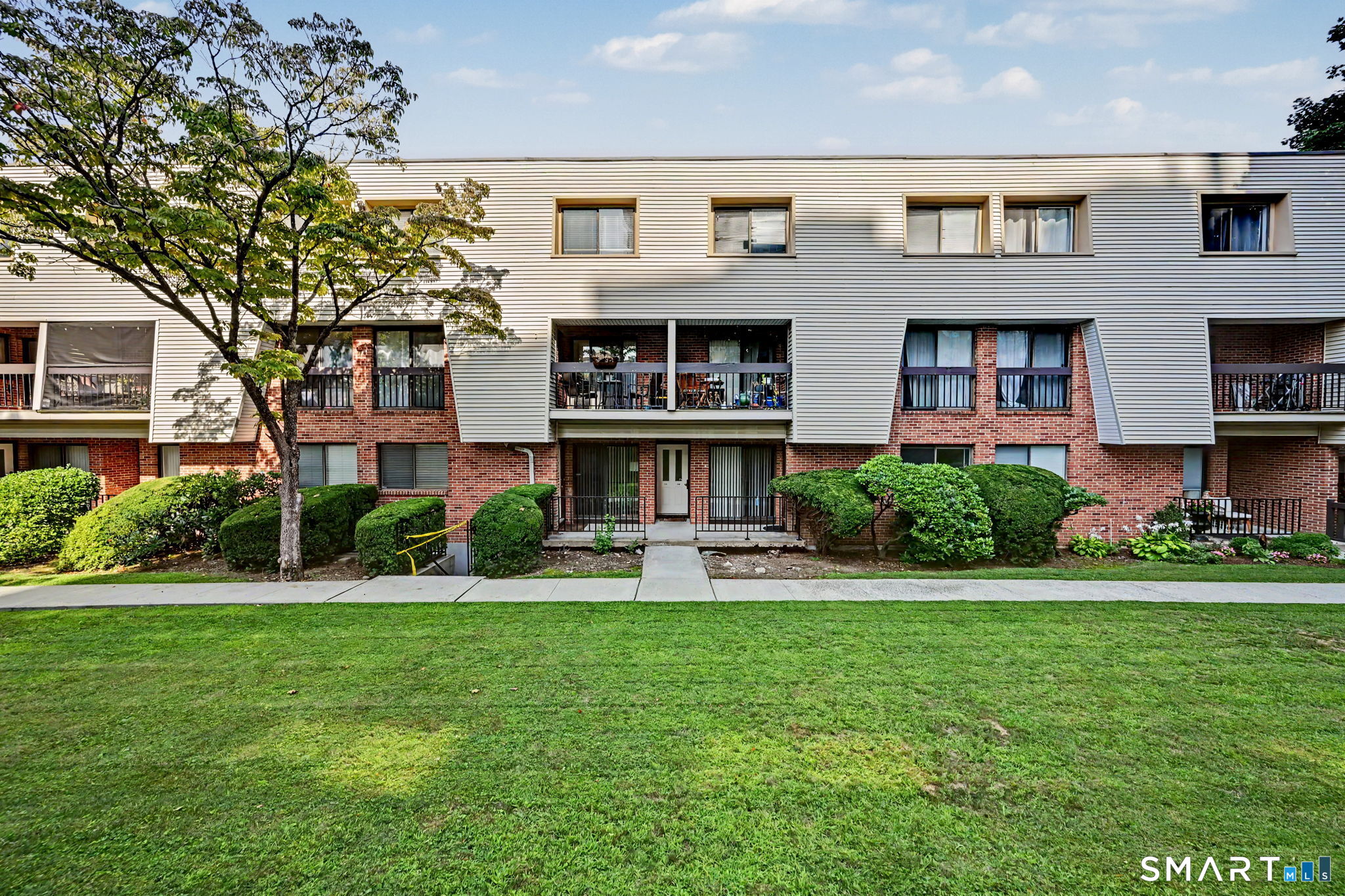 1 Valley Road, 108, Stamford, CT 06902 | For Sale at $299,000