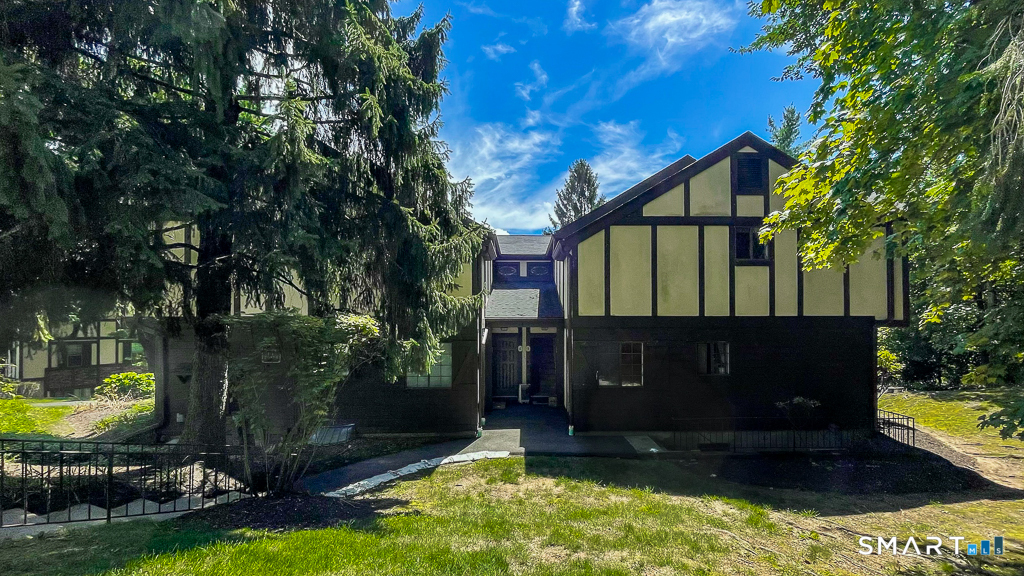 5 Falmouth Court, 5, Brookfield, CT 06804 | For Sale at $260,000