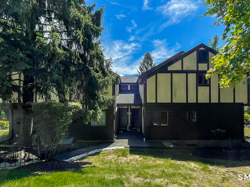  condo home for sale located at 5 Falmouth Court, 5, Brookfield, CT 06804