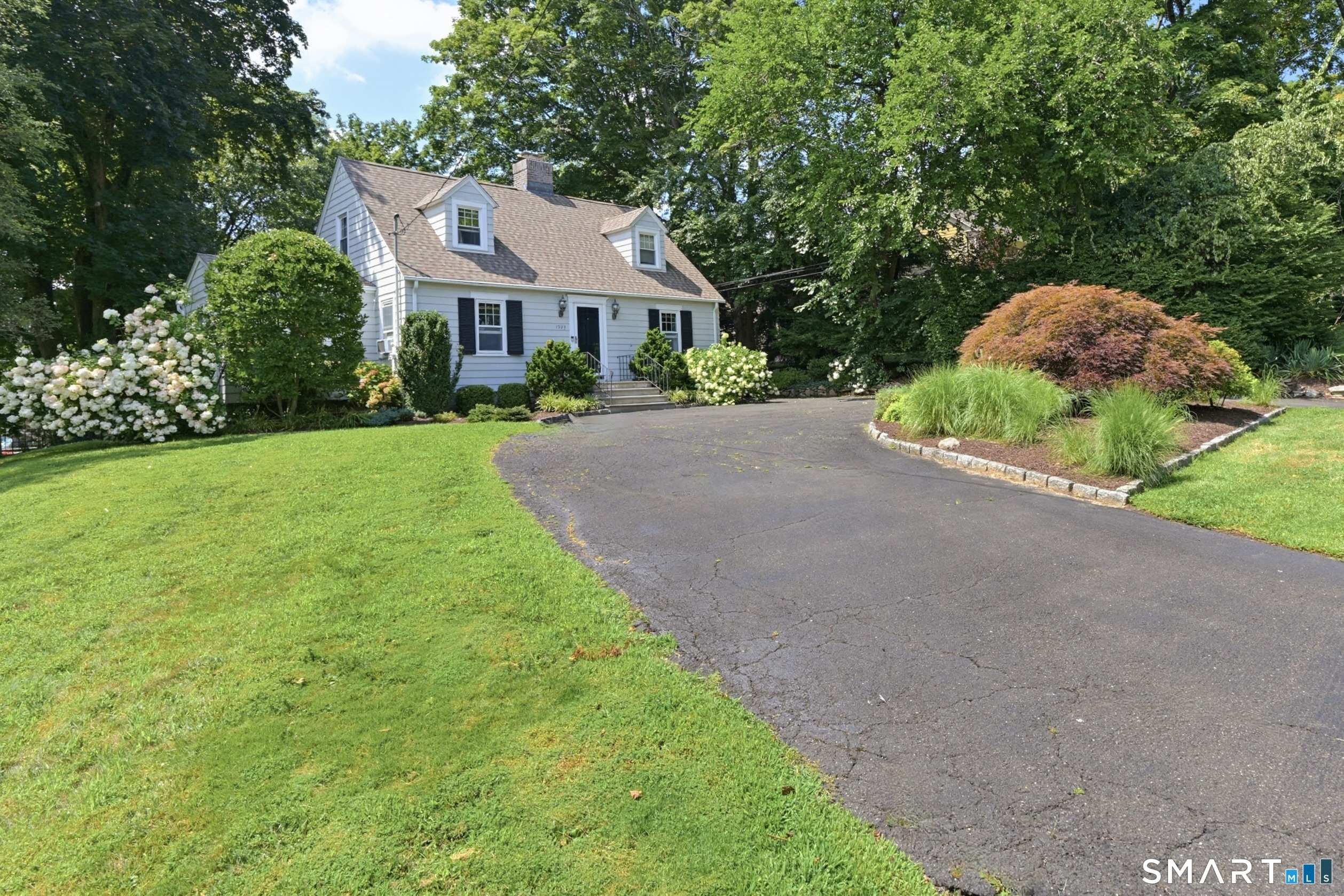 1923 Huntington Turnpike, Trumbull, CT 06611 | For Sale at $515,000