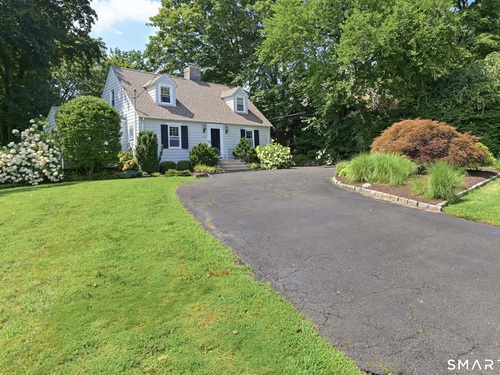  single family home for sale located at 1923 Huntington Turnpike, Trumbull, CT 06611