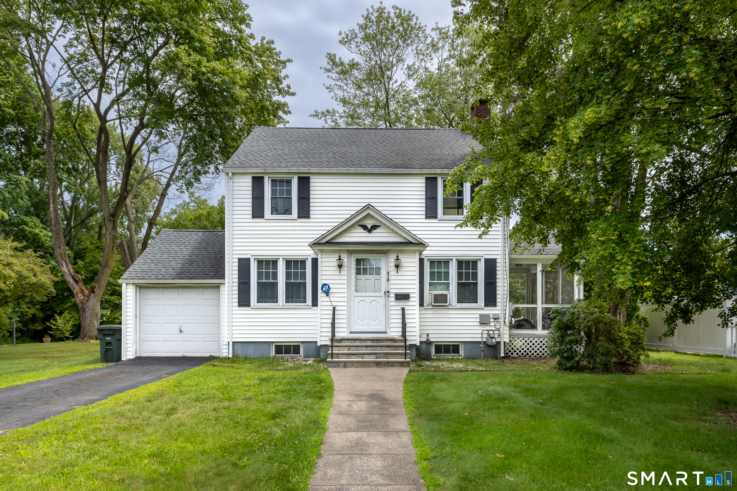 810 Huntington Turnpike, Bridgeport, CT 06610 | For Sale at $449,000