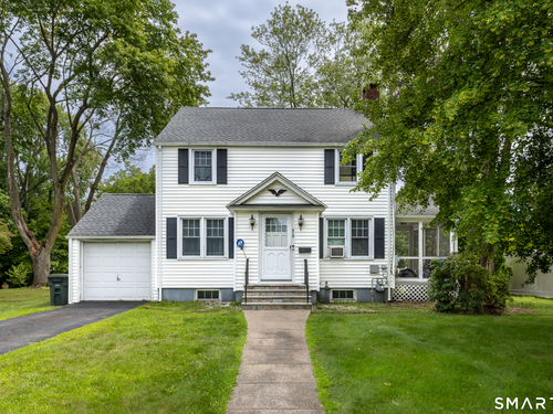  single family home for sale located at 810 Huntington Turnpike, Bridgeport, CT 06610