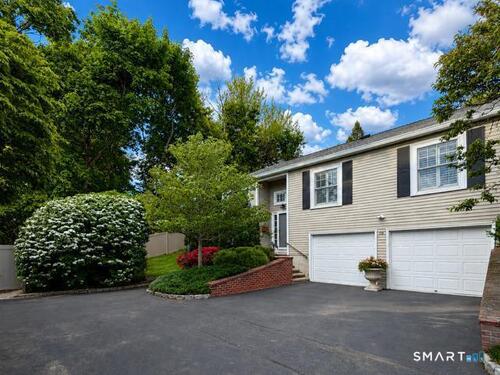  condo home for sale located at 59 Bank Street, 59, New Canaan, CT 06840