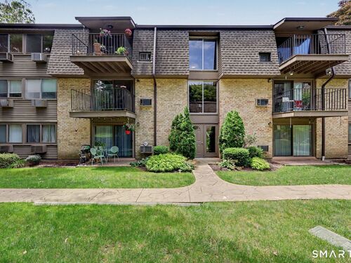  condo home for sale located at 1 Linden Street, a6, Norwalk, CT 06851