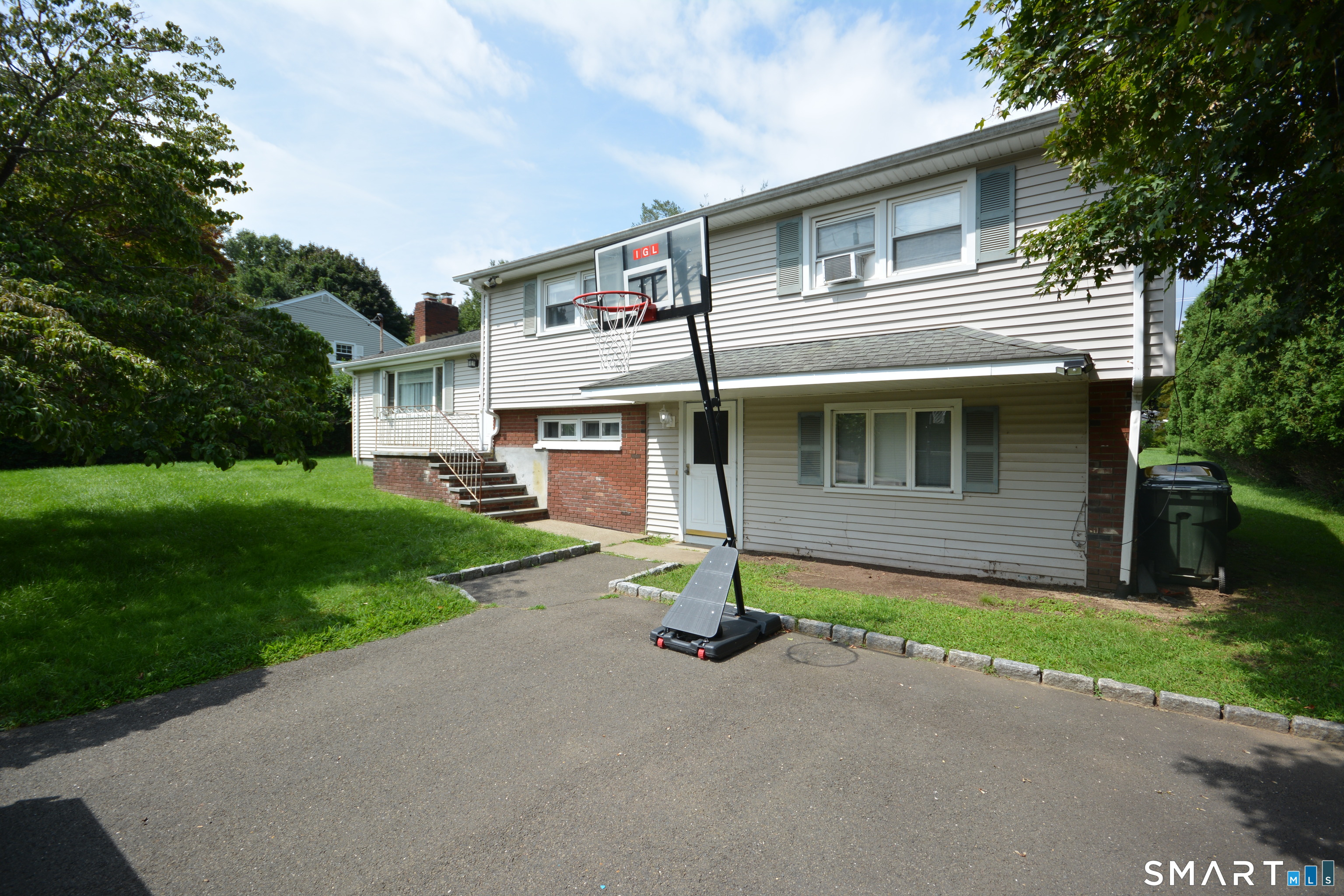 90 Colonese Road, Fairfield, CT 06825 | For Sale at $750,000