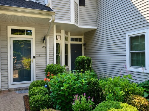  condo home for sale located at 25 Rivendell Drive, 25, Shelton, CT 06484