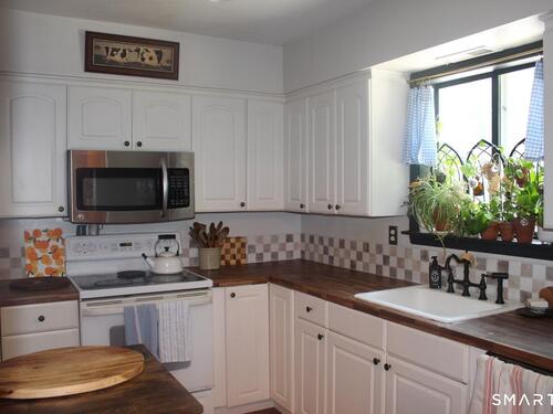  townhouse condo for sale located at 54 Whitmore Lane, 3, Stamford, CT 06902