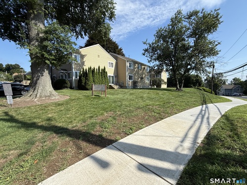  condo home for sale located at 135 Flax Hill Road, 19, Norwalk, CT 06854