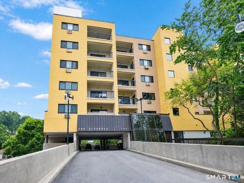  condo home for sale located at 970 Hope Street, 1b, Stamford, CT 06907