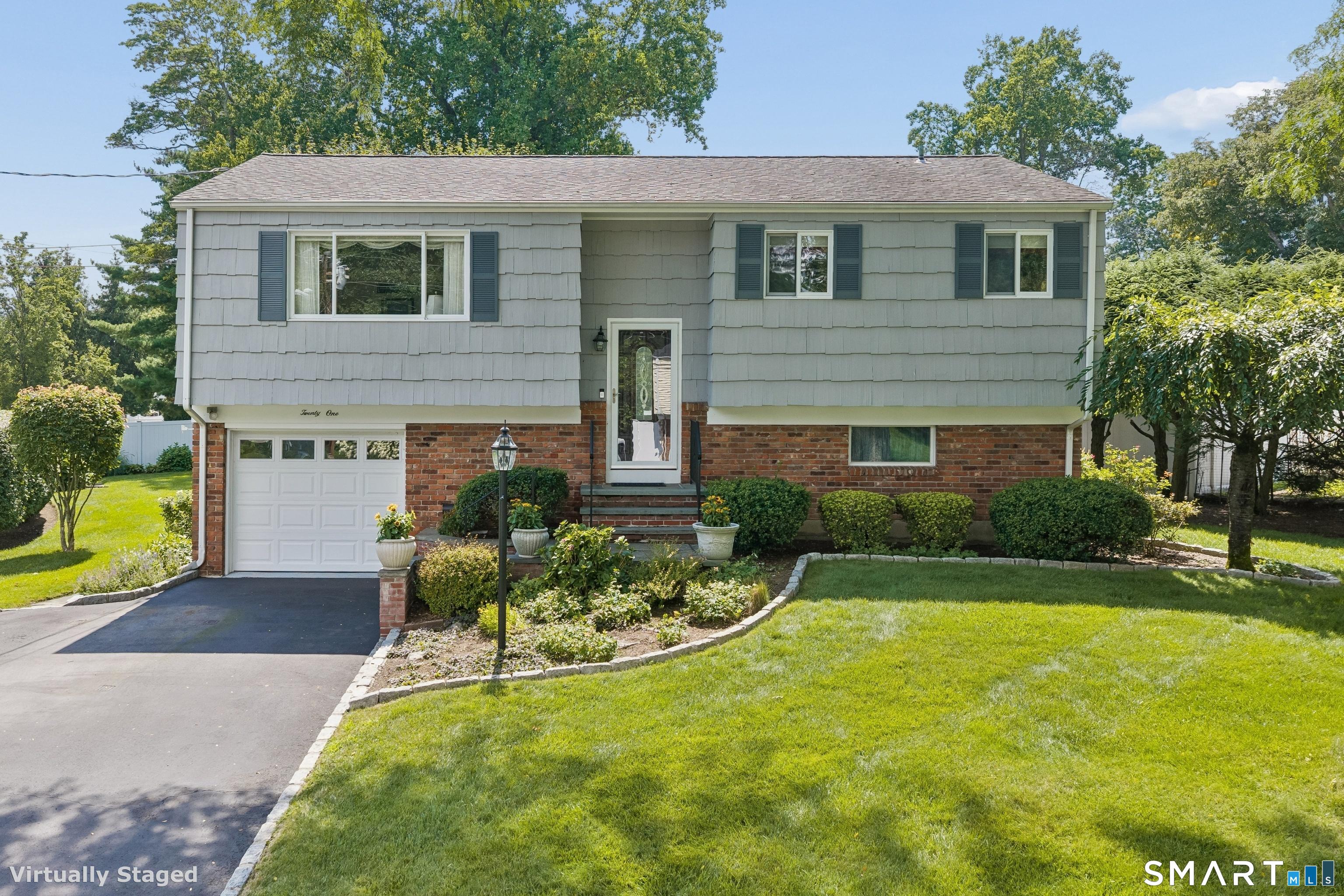 21 Sussex Place, Stamford, CT 06905 | For Sale at $799,000