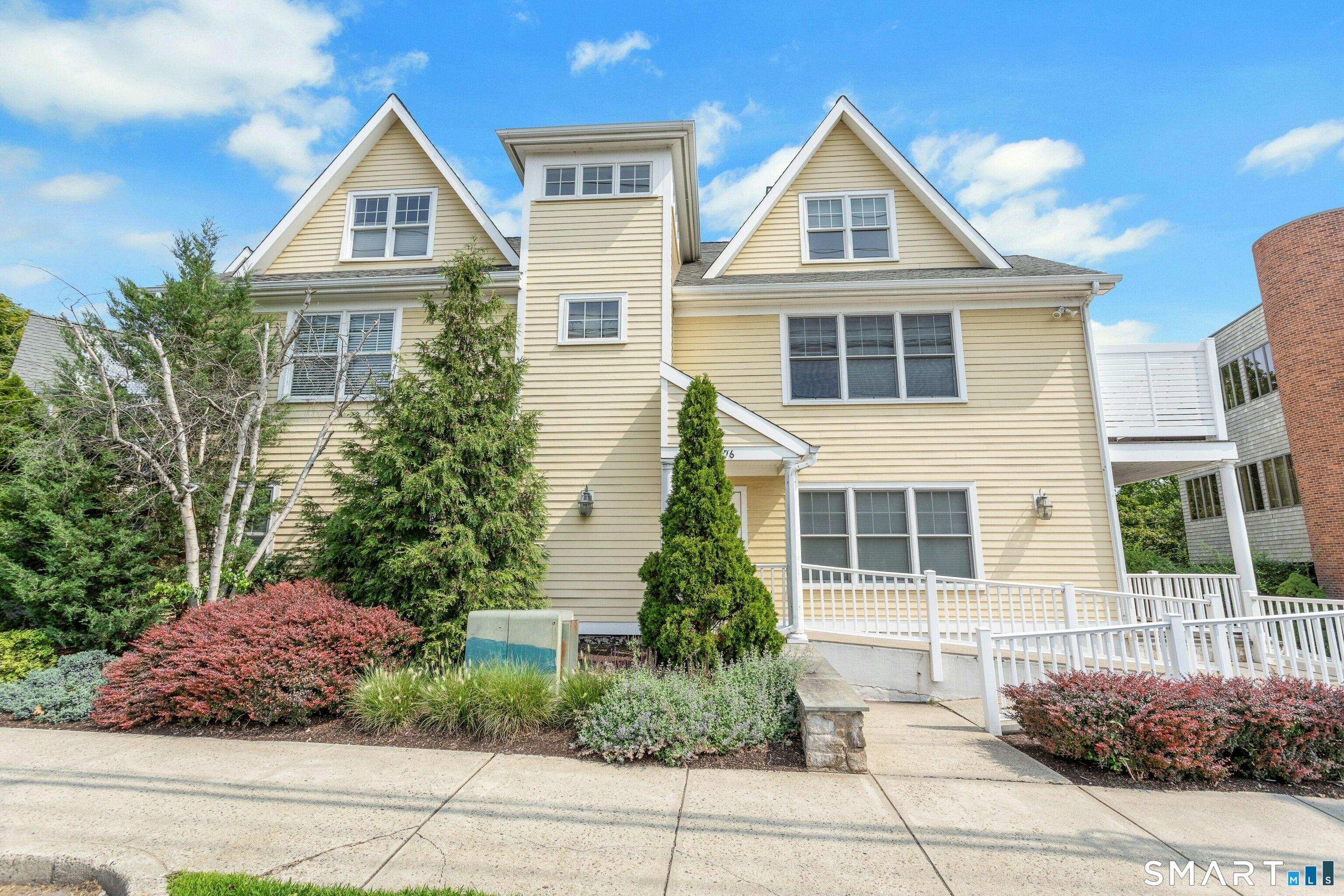 76 New Canaan Avenue, 7, Norwalk, CT 06850 | For Sale at $595,000