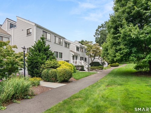  condo home for sale located at 173 Rowayton Woods Drive, 173, Norwalk, CT 06854