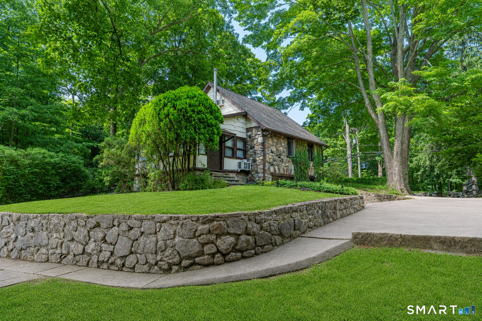296 Bennetts Farm Road, Ridgefield, CT 06877 | For Sale at $845,000