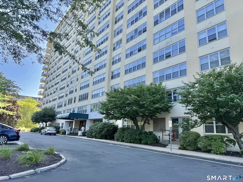  condo home for sale located at 2625 Park Avenue, 3b, Bridgeport, CT 06604