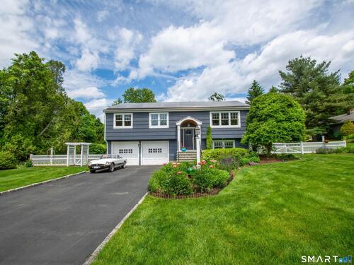  single family home for sale located at 11 Crestwood Drive, Easton, CT 06612