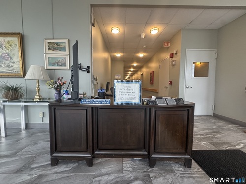  condo home for sale located at 2370 North Avenue, 4d, Bridgeport, CT 06604