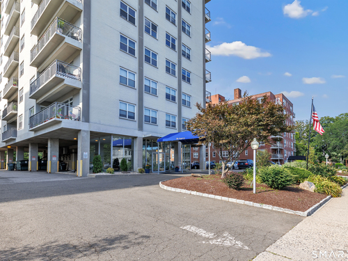  condo home for sale located at 2370 North Avenue, 8d, Bridgeport, CT 06604