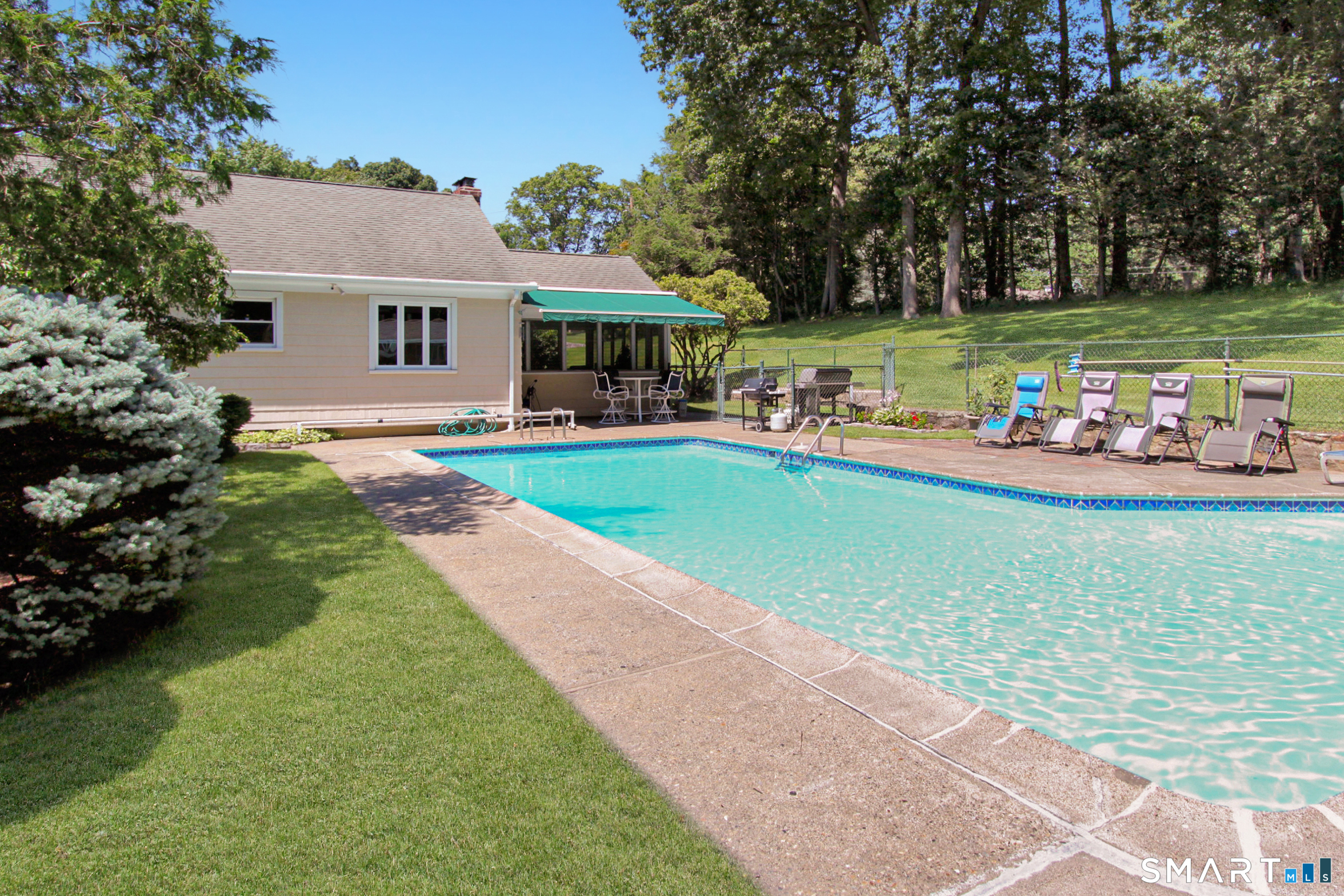 21 Twin Circle Drive, Trumbull, CT 06611 | For Sale at $699,999