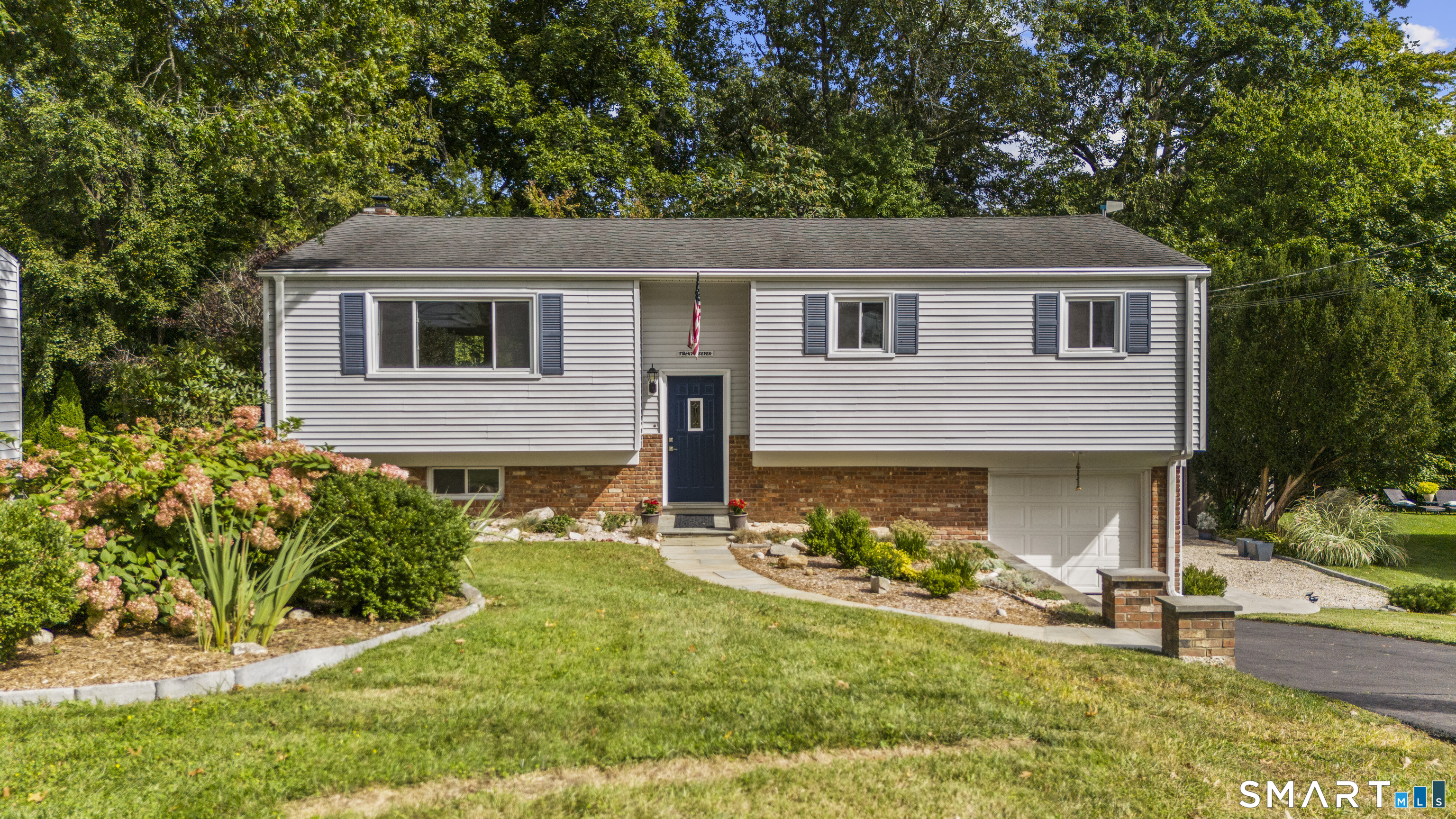 27 Amherst Place, Stamford, CT 06902 | For Sale at $799,000