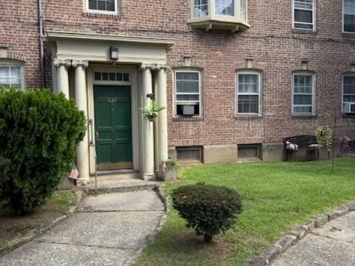  co-op home for sale located at 610 Wilmot Avenue, 2, Bridgeport, CT 06607