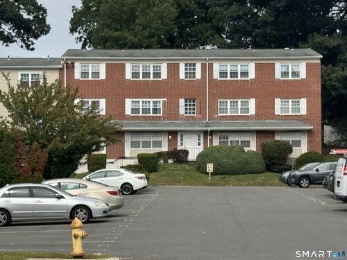  condo home for sale located at 50 Greenhouse Road, 58b, Bridgeport, CT 06606