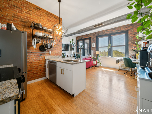  condo home for sale located at 881 Lafayette Boulevard, 4i, Bridgeport, CT 06604