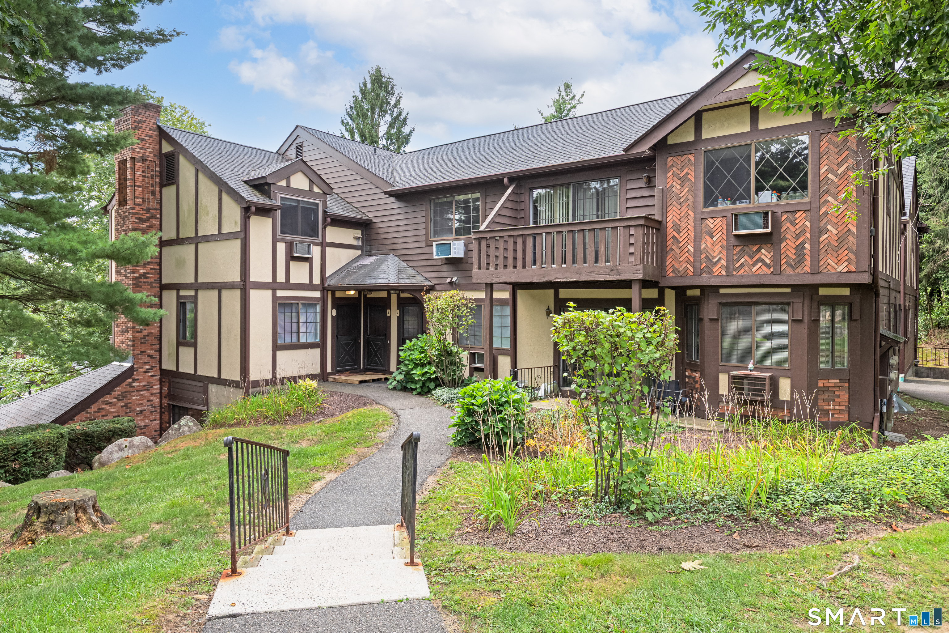 7 Falmouth Court, 7, Brookfield, CT 06804 | For Sale at $329,000