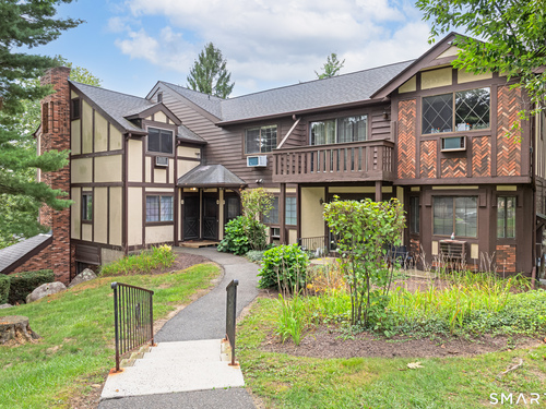  condo home for sale located at 7 Falmouth Court, 7, Brookfield, CT 06804