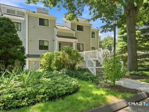 condo home for sale located at 37 Rowayton Woods Drive, 37, Norwalk, CT 06854