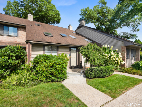  townhouse condo for sale located at 2437 Bedford Street, e7, Stamford, CT 06905