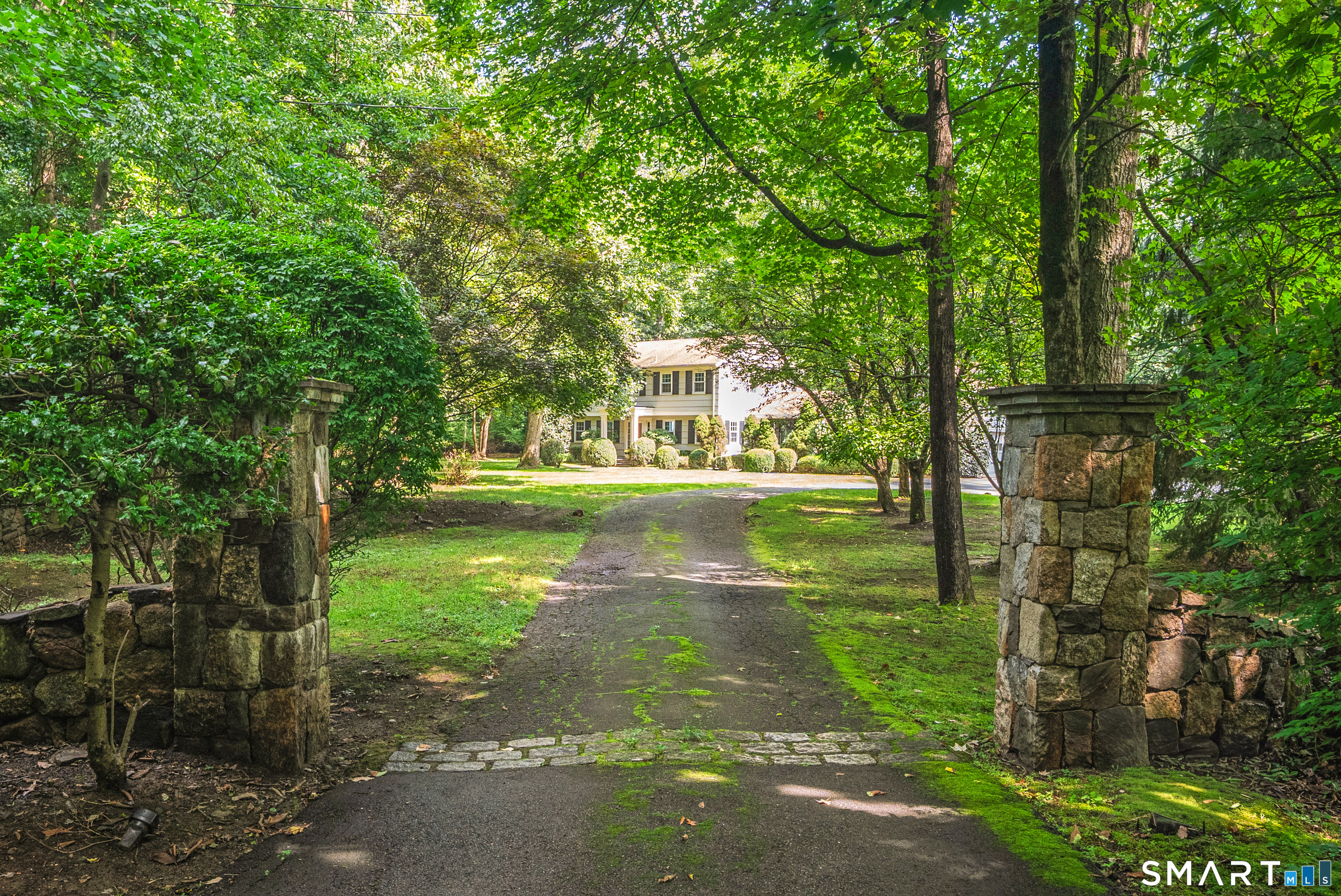 523 Brookside Road, New Canaan, CT 06840 | For Sale at $1,995,000