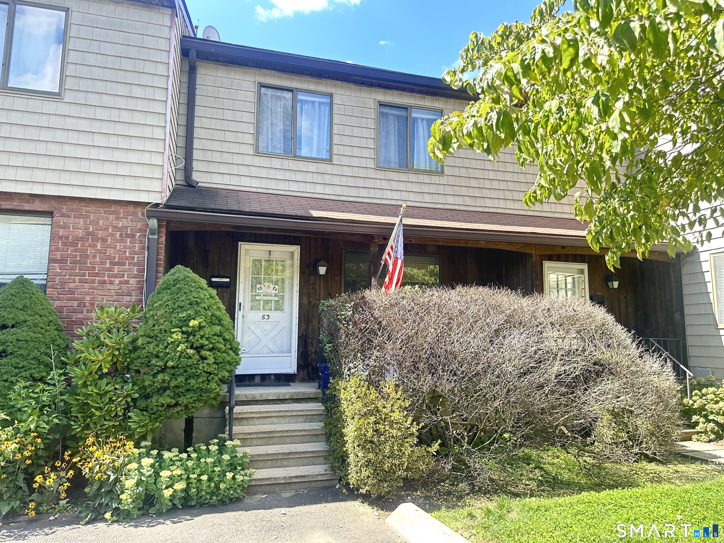 83 Van Buskirk Avenue, 83, Stamford, CT 06902 | For Sale at $522,000