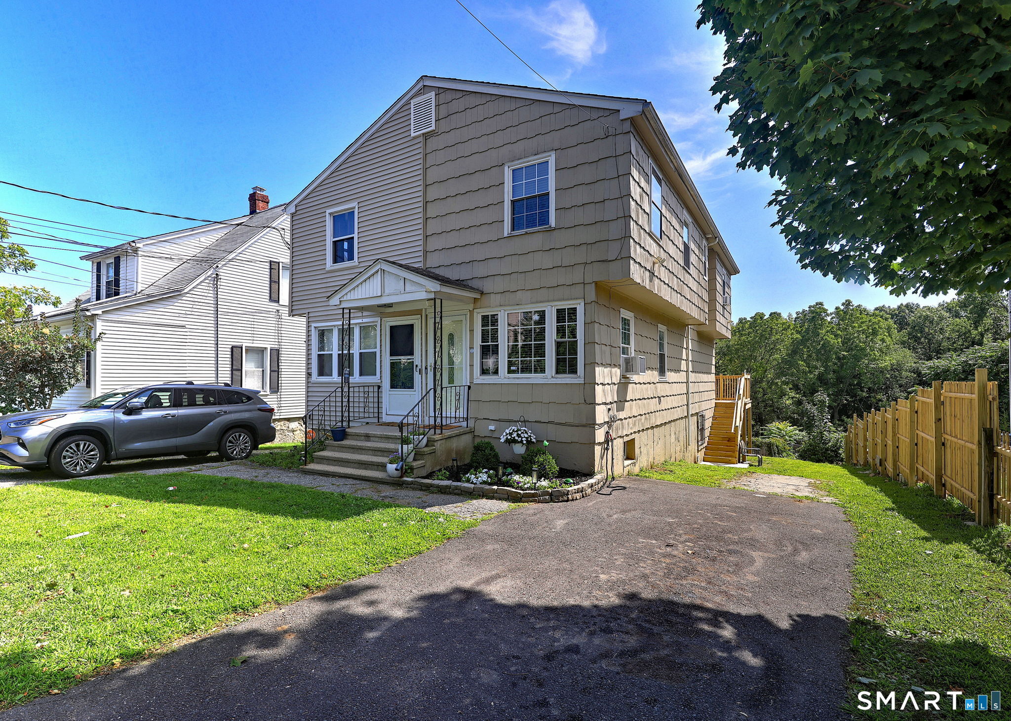 195 Saunders Avenue, Bridgeport, CT 06606 | For Sale at $355,000